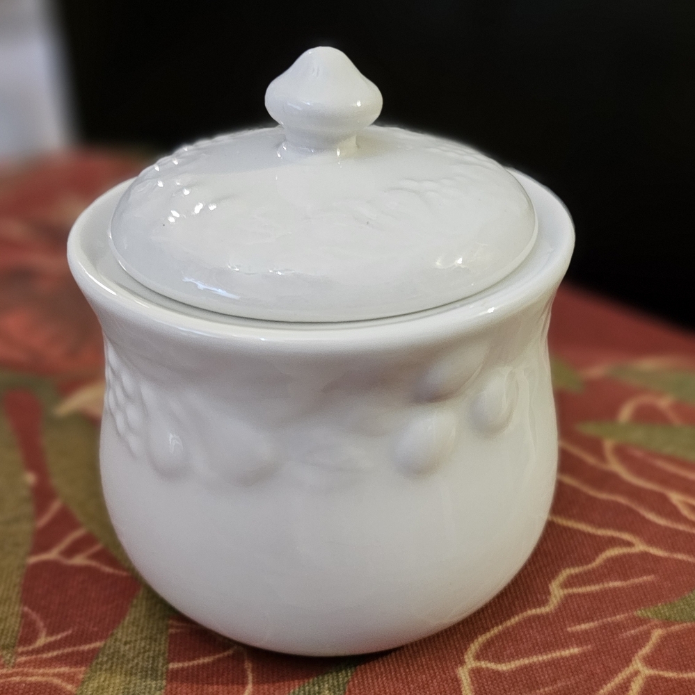Elegant White Ceramic Creamer Jar with Lid By Gibson In Fruit Design EUC